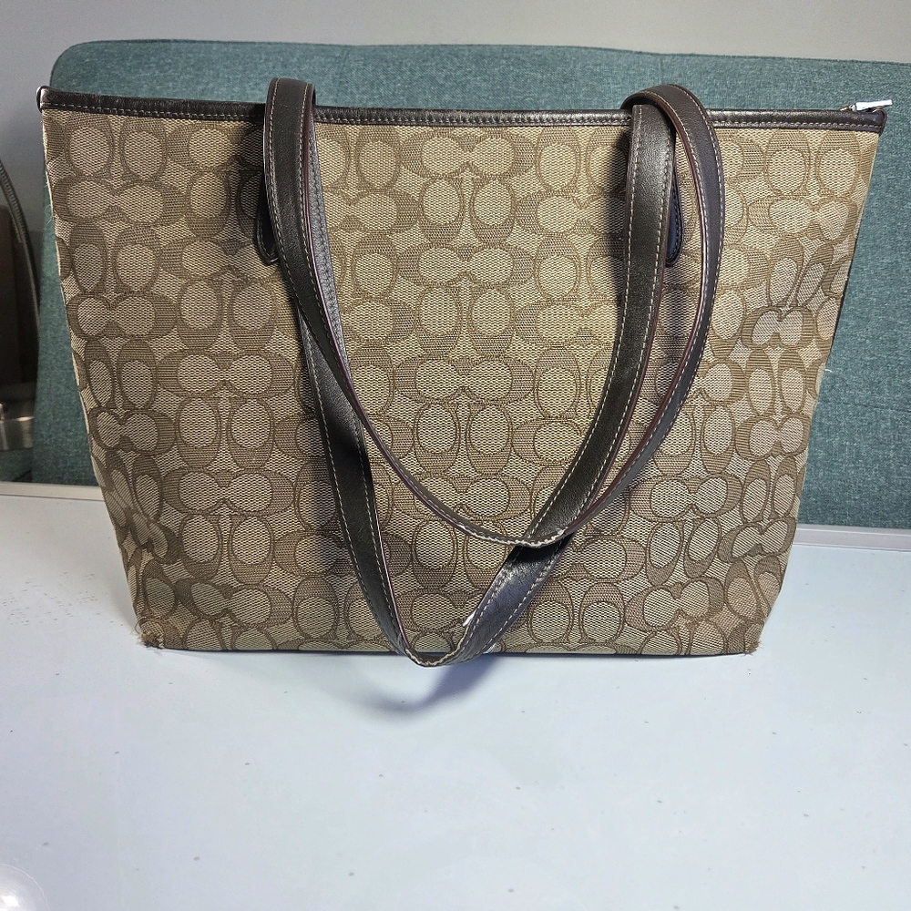 Coach 'Taylor Tote' in Signature Jacquard  Tan & Brown with Gold Hardware - Picture 4 of 15